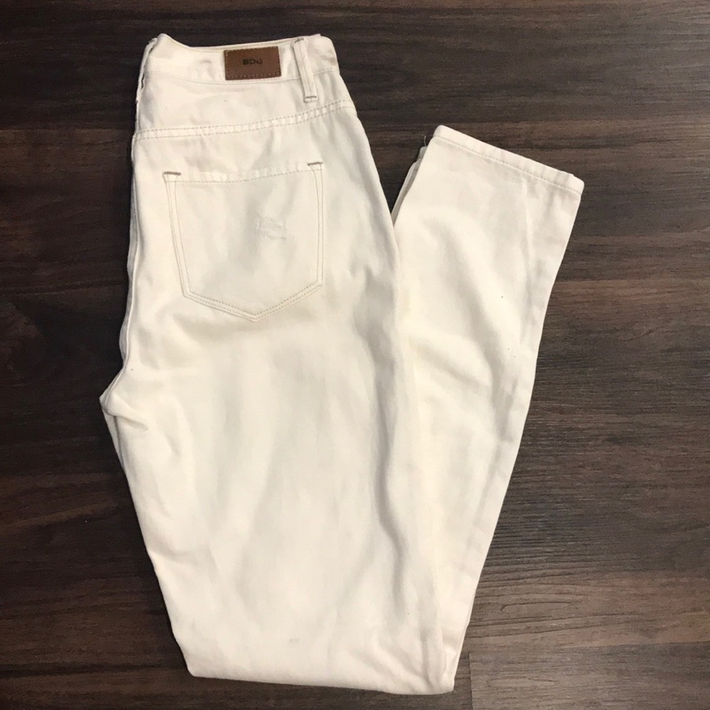 White boyfriend denim